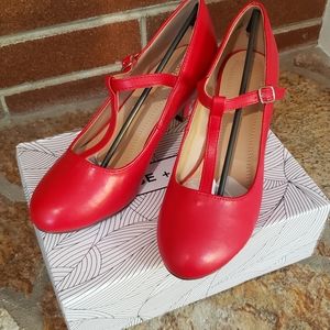 Chase & Chloe NIB red t-strap heels